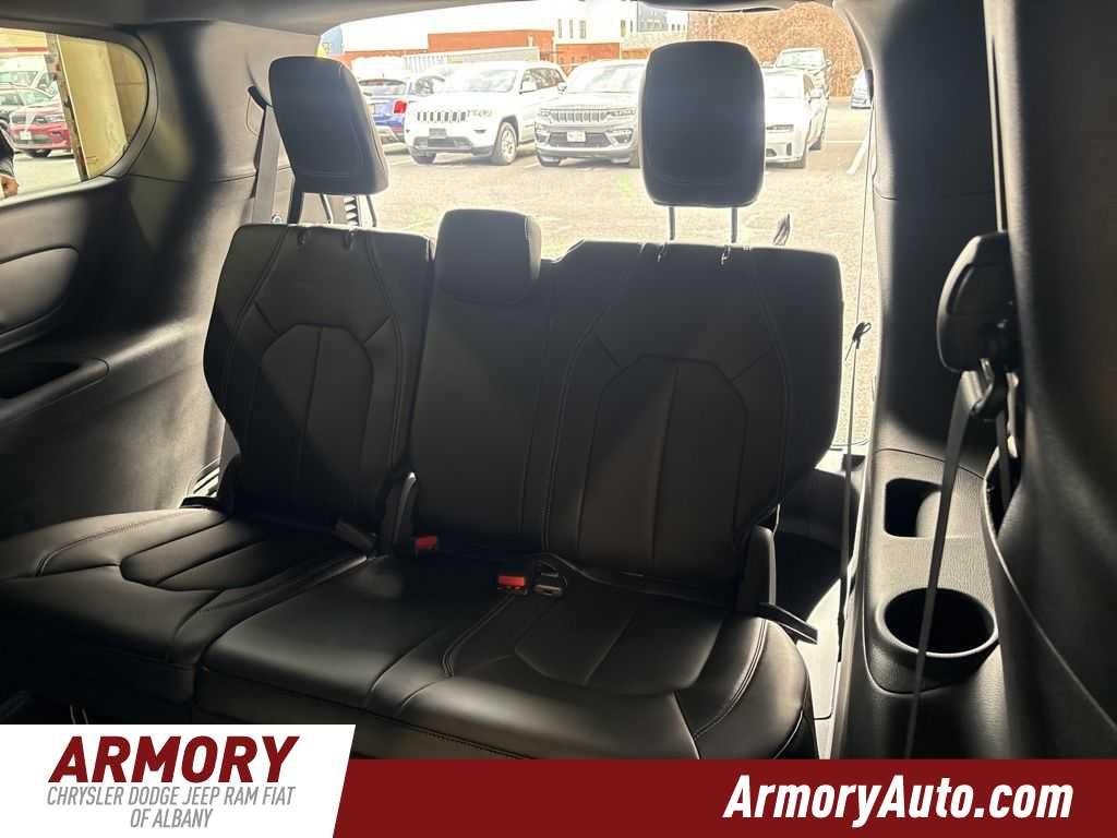 2026 Chrysler Voyager LX