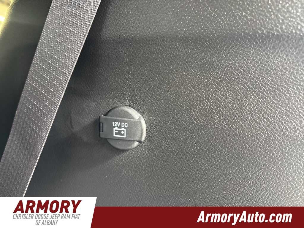 2026 Chrysler Voyager LX