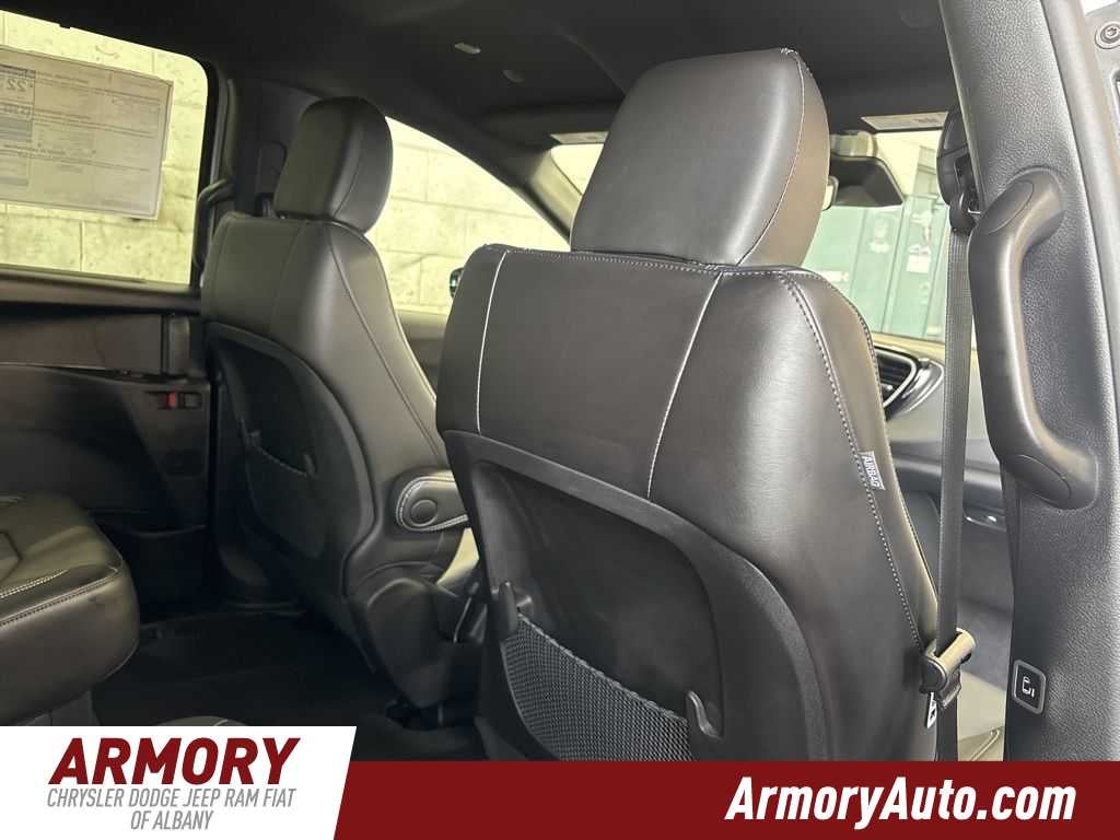 2026 Chrysler Voyager LX