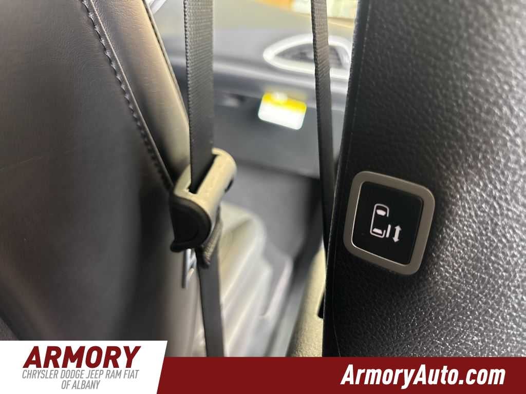 2026 Chrysler Voyager LX