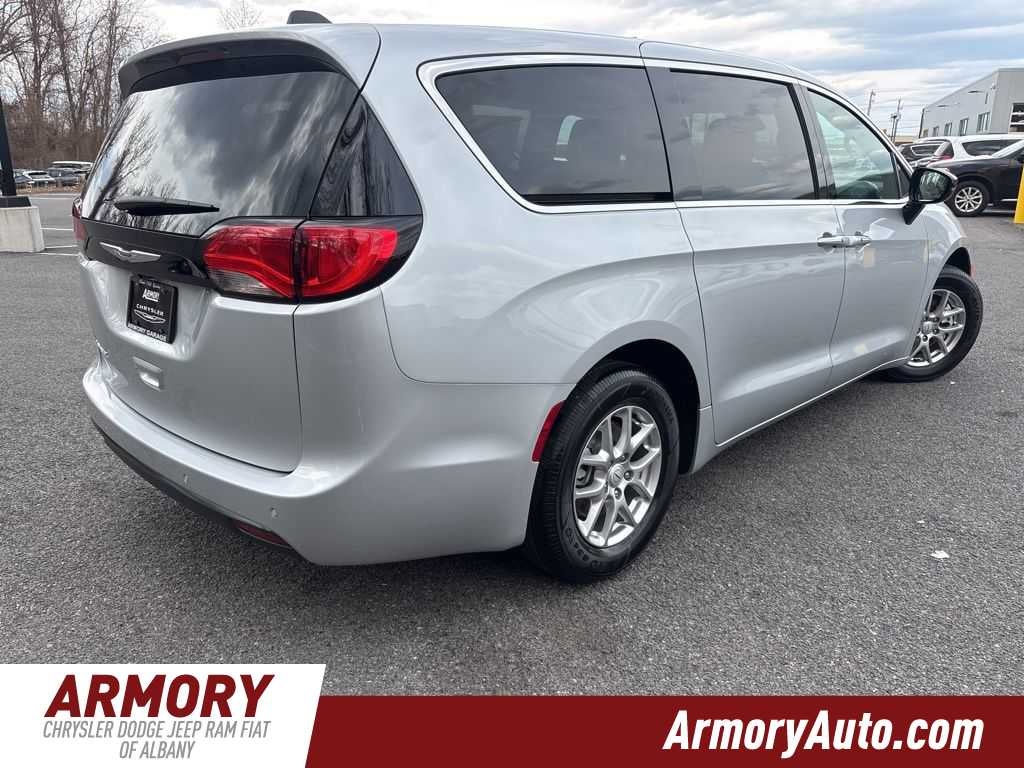 2026 Chrysler Voyager LX