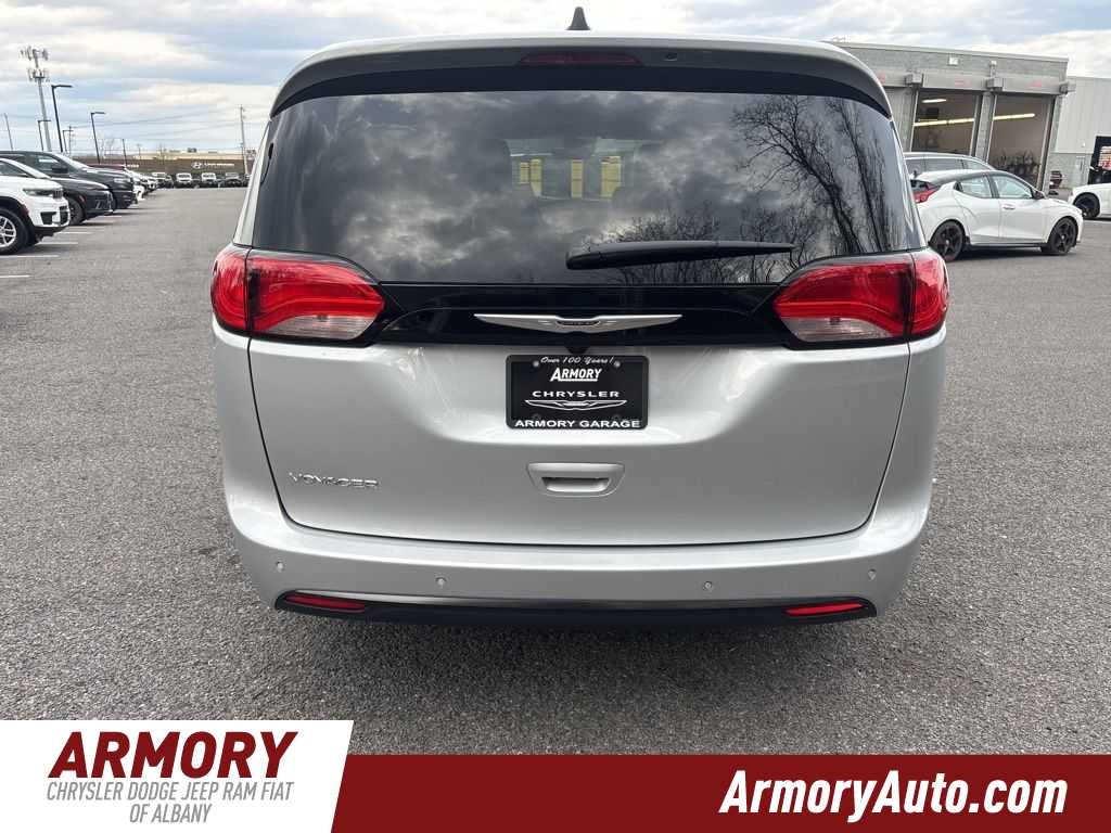 2026 Chrysler Voyager LX