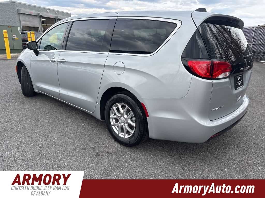 2026 Chrysler Voyager LX