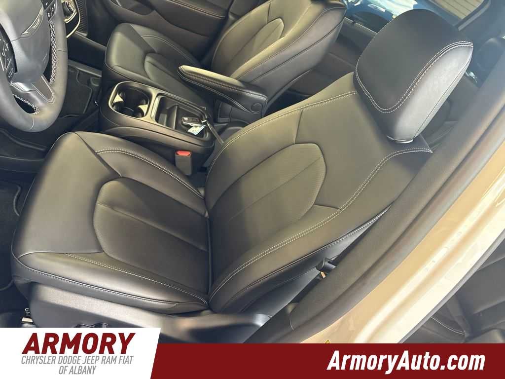 2027 Chrysler Pacifica LX