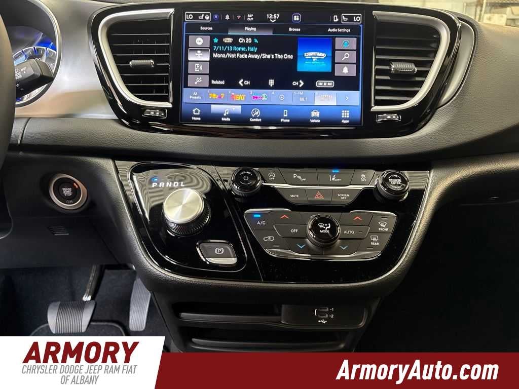 2027 Chrysler Pacifica LX