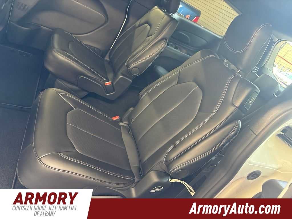 2027 Chrysler Pacifica LX