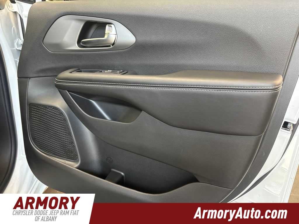 2027 Chrysler Pacifica LX
