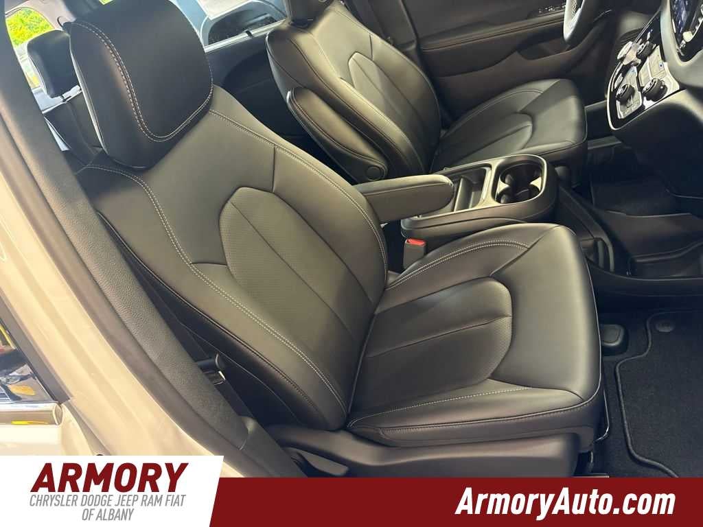 2027 Chrysler Pacifica LX