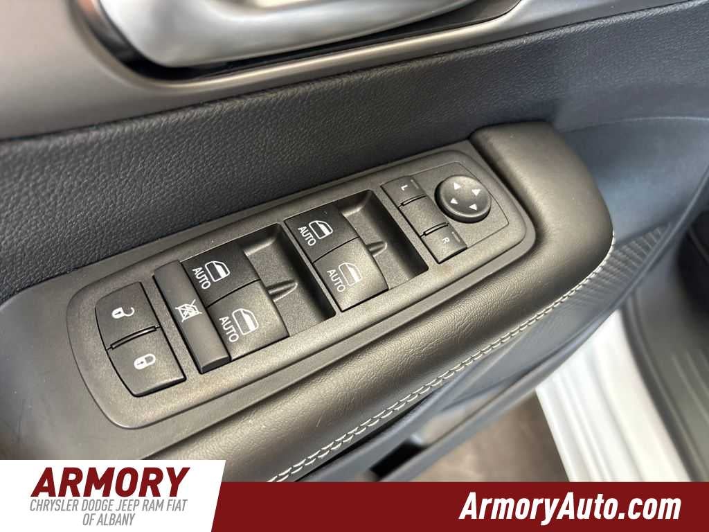 2027 Chrysler Pacifica LX