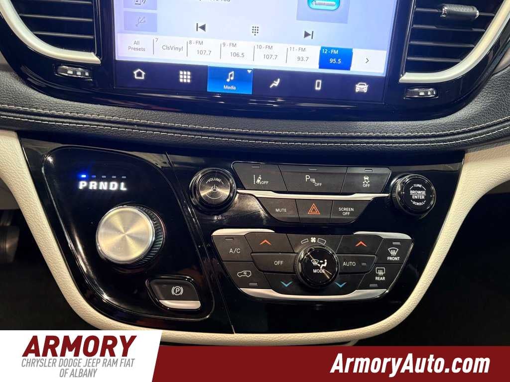 2023 Chrysler Pacifica Hybrid Touring L