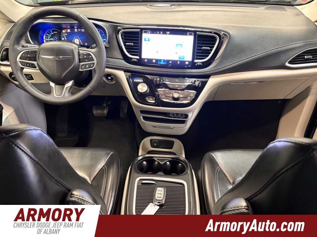 2023 Chrysler Pacifica Hybrid Touring L