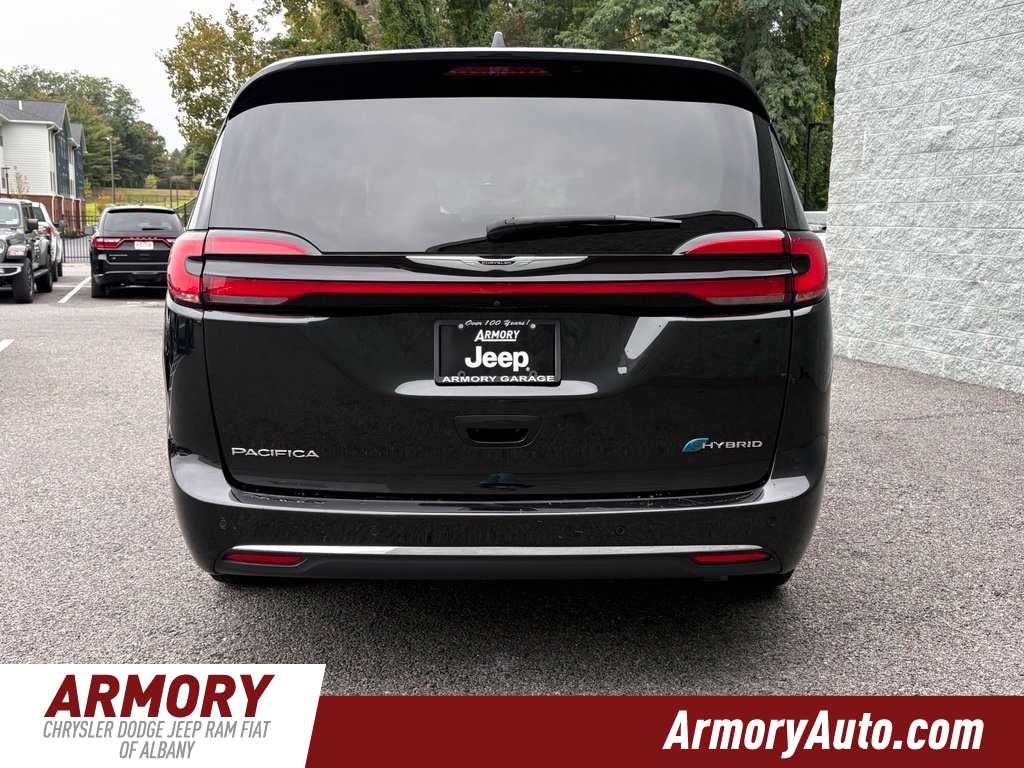 2023 Chrysler Pacifica Hybrid Touring L