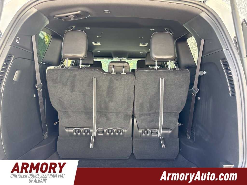 2027 Chrysler Pacifica Select