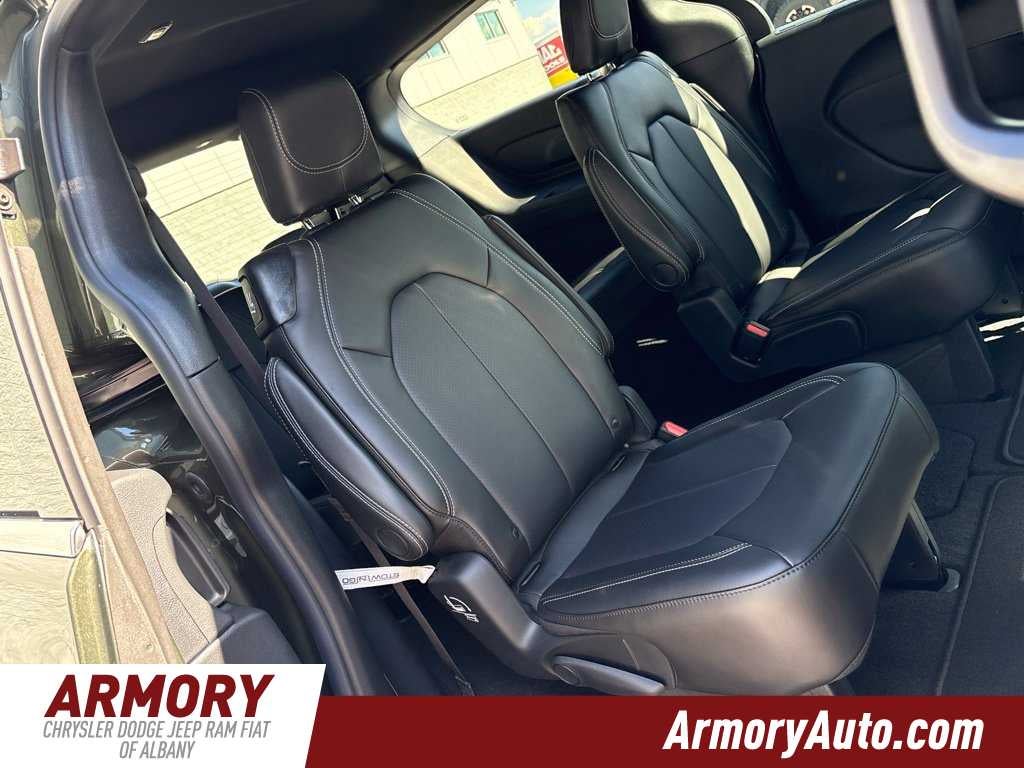 2027 Chrysler Pacifica Select