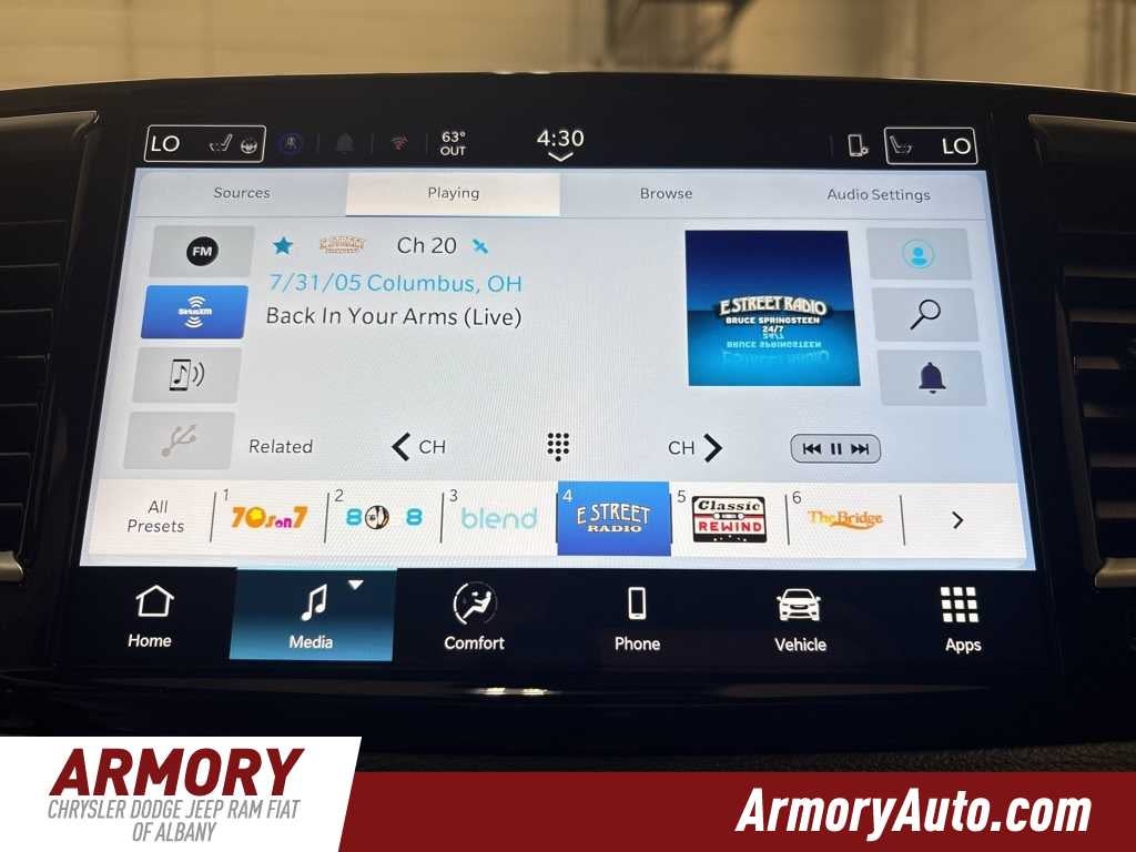 2026 Chrysler Pacifica Select