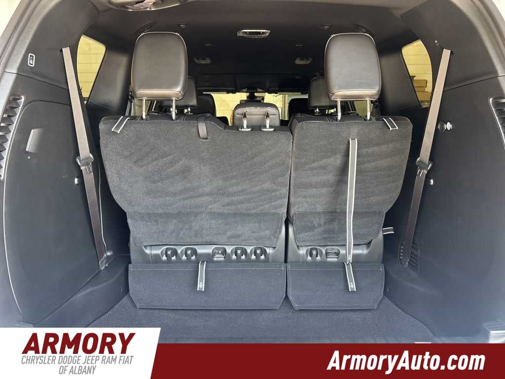 2027 Chrysler Pacifica Select