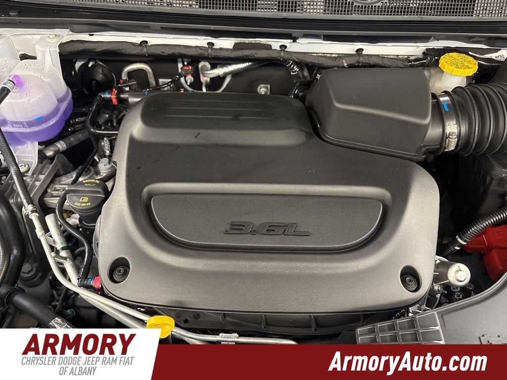 2027 Chrysler Pacifica Select