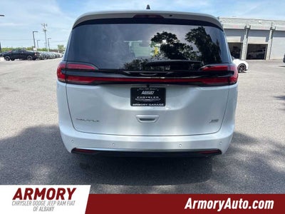2027 Chrysler Pacifica Select