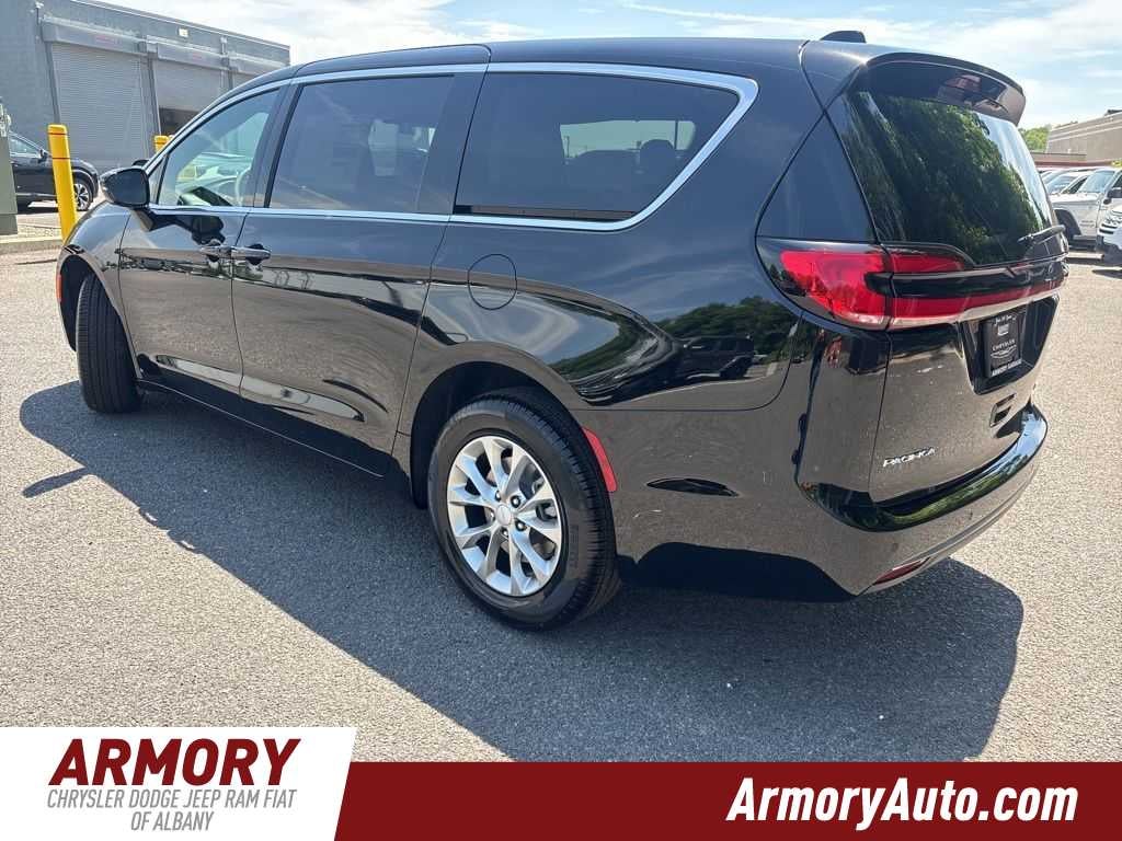 2027 Chrysler Pacifica Select