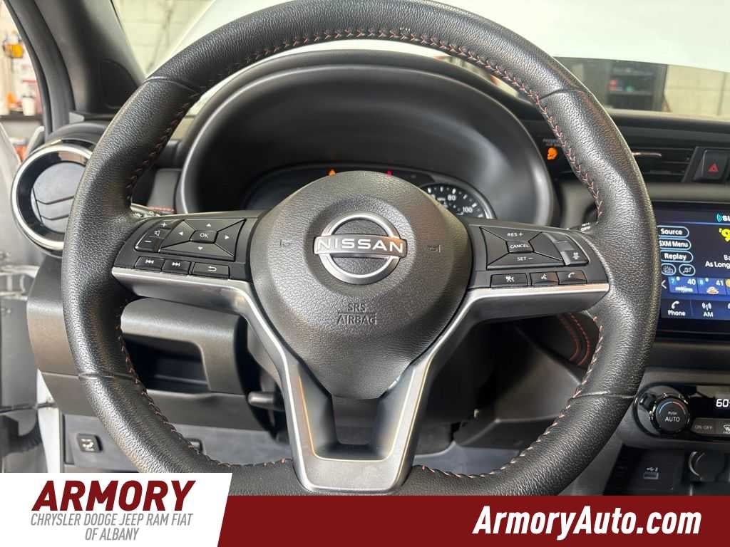 2022 Nissan Kicks SR