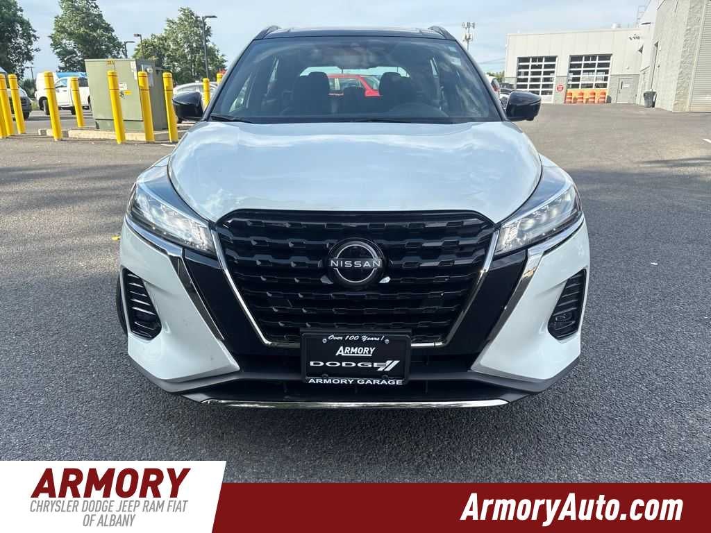 2022 Nissan Kicks SR
