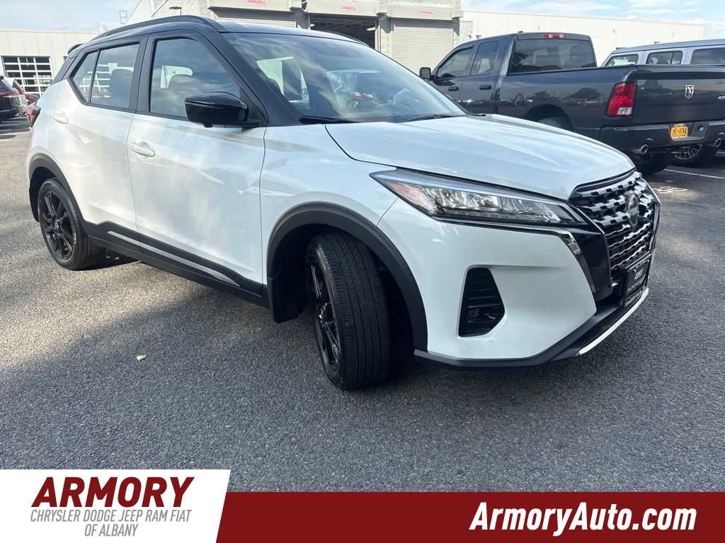 2022 Nissan Kicks SR