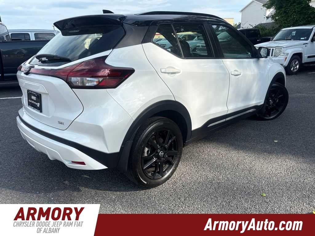 2022 Nissan Kicks SR
