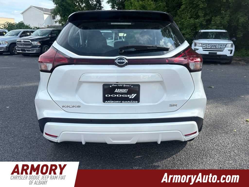 2022 Nissan Kicks SR