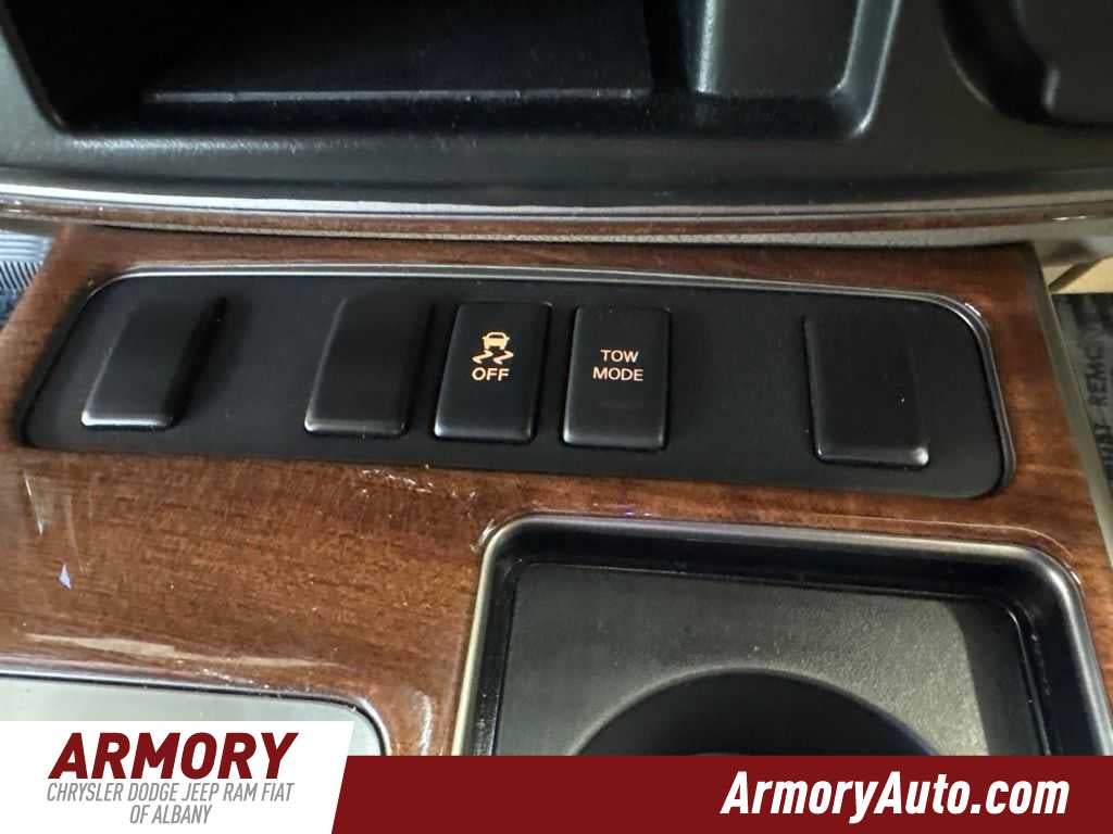 2015 Nissan Armada SV
