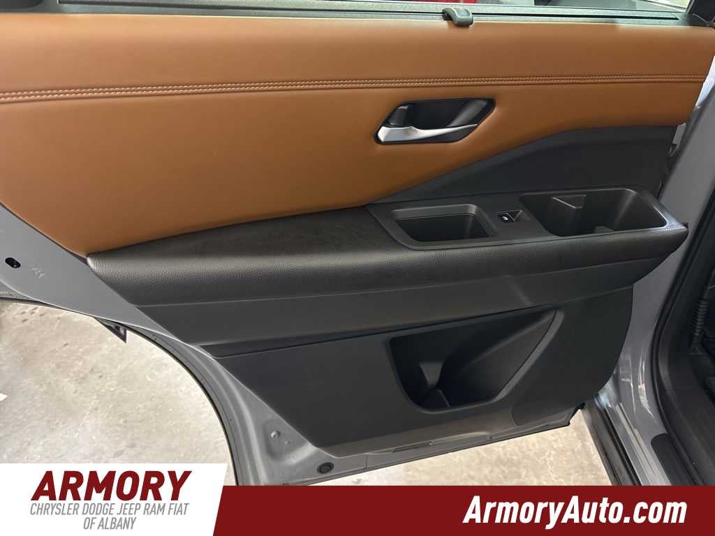 2022 Nissan Pathfinder Platinum