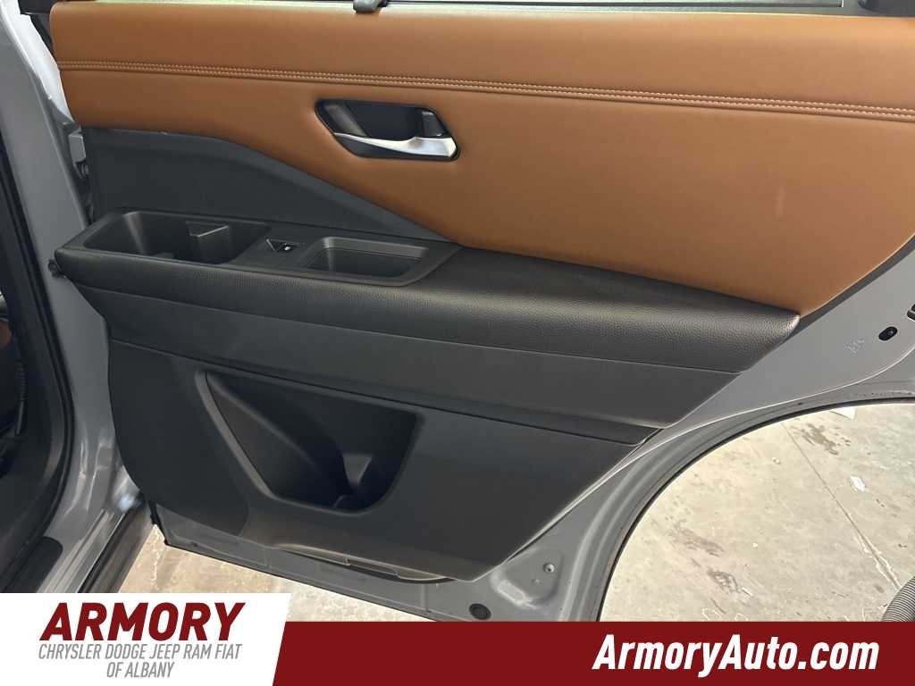 2022 Nissan Pathfinder Platinum