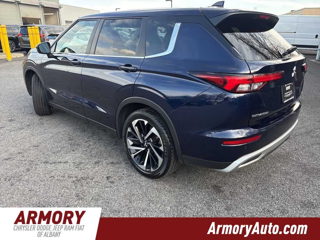 2024 Mitsubishi Outlander SE
