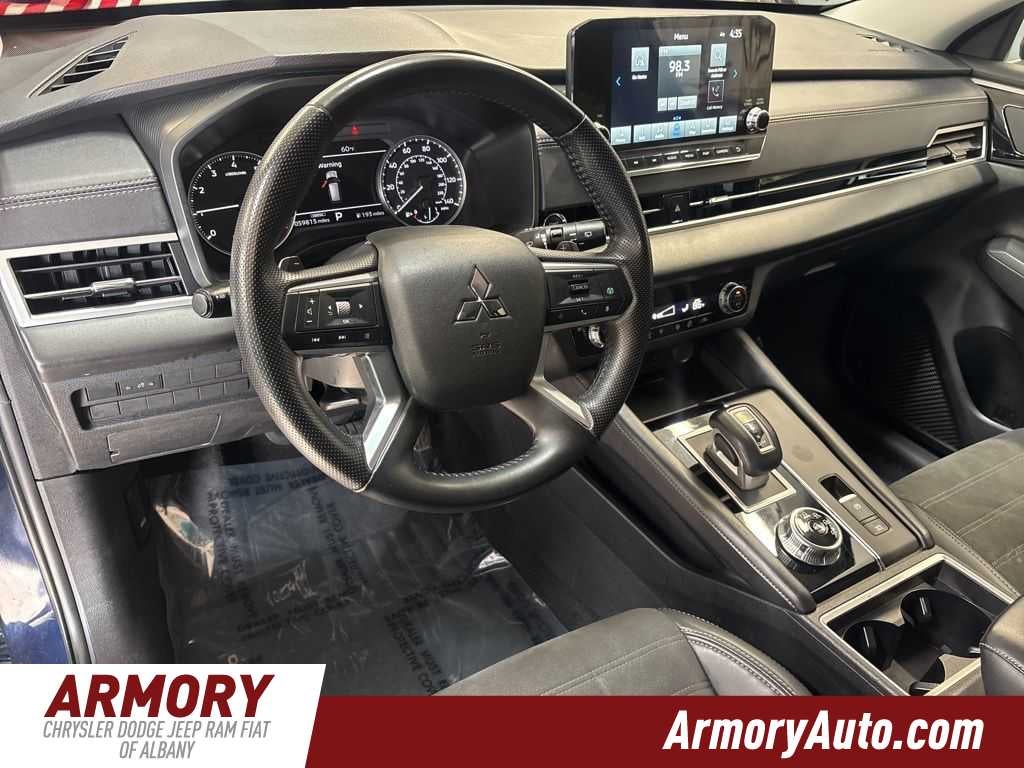 2024 Mitsubishi Outlander SE