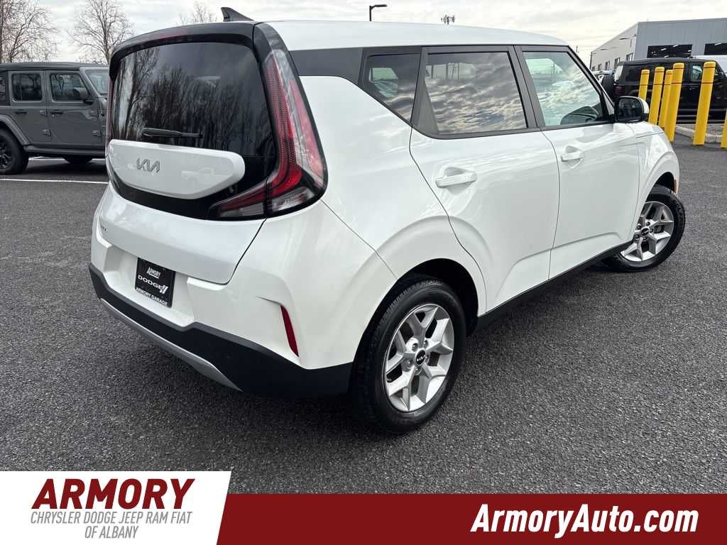 2024 Kia Soul LX