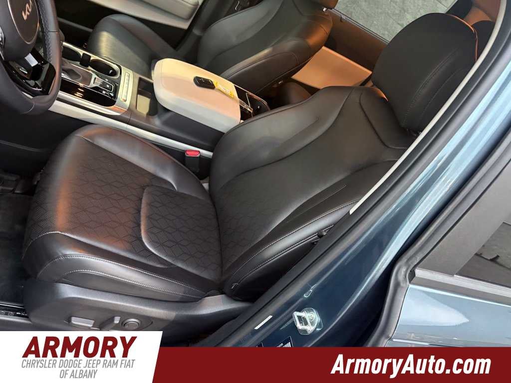 2024 Kia Carnival EX