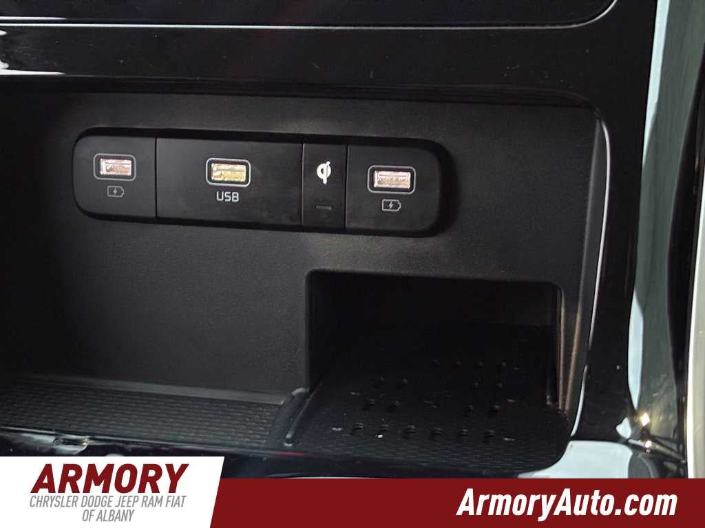 2024 Kia Carnival EX