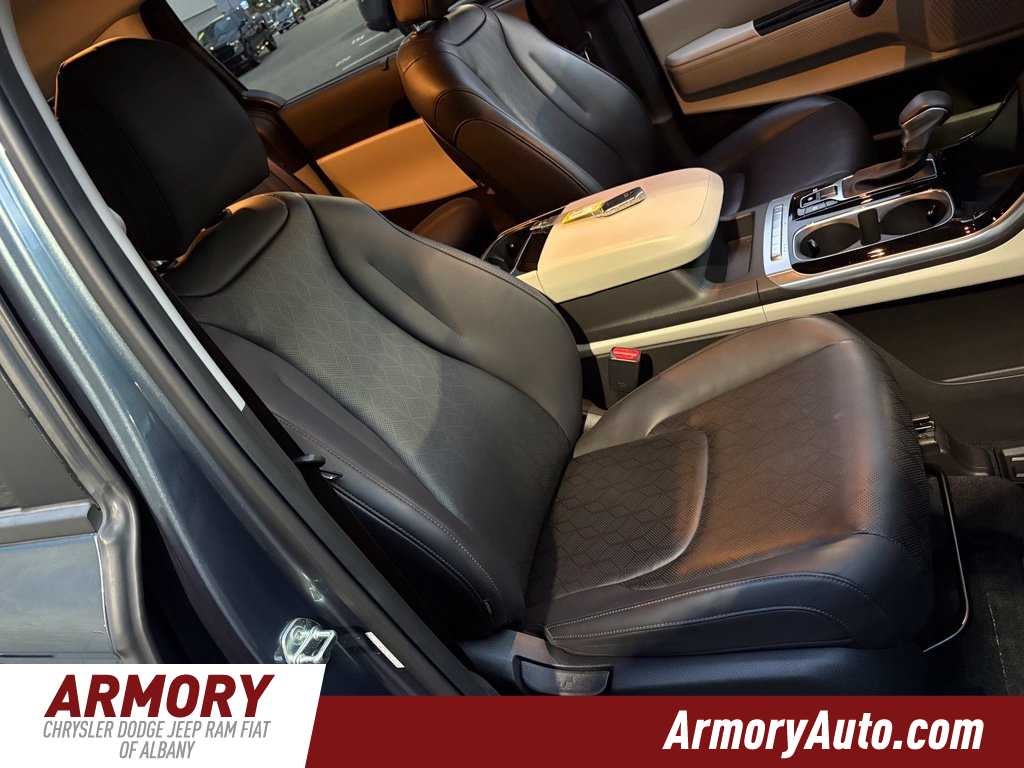 2024 Kia Carnival EX