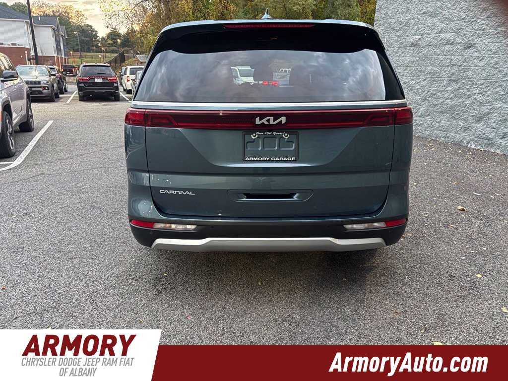 2024 Kia Carnival EX