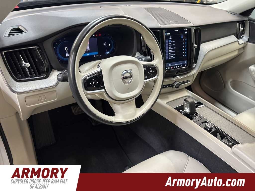 2024 Volvo XC60 Plus Dark Theme