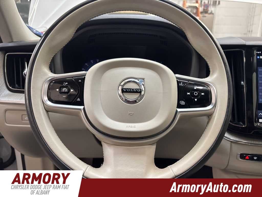 2024 Volvo XC60 Plus Dark Theme