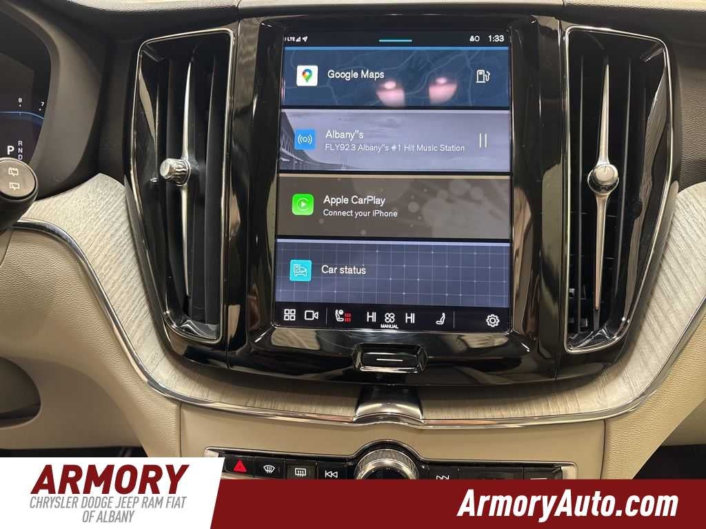 2024 Volvo XC60 Plus Dark Theme