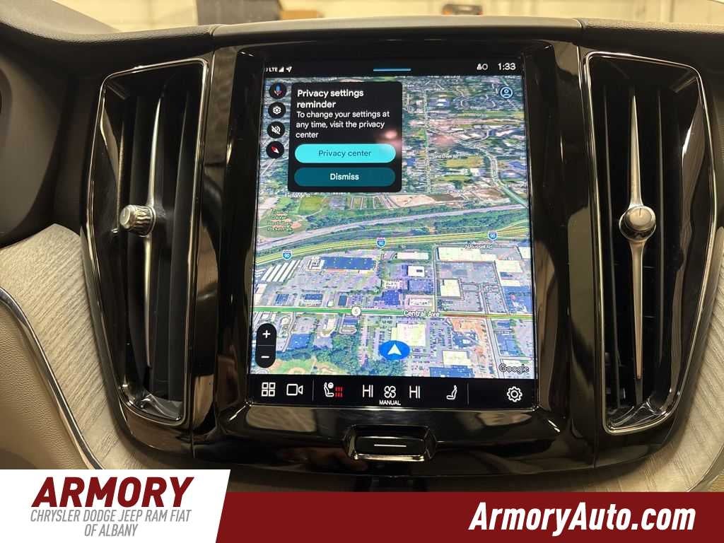 2024 Volvo XC60 Plus Dark Theme