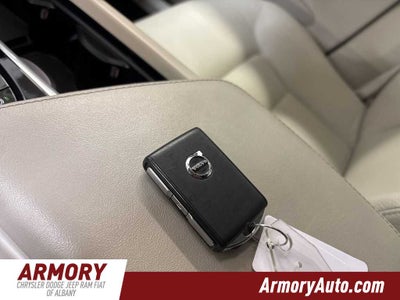 2024 Volvo XC60 Plus Dark Theme