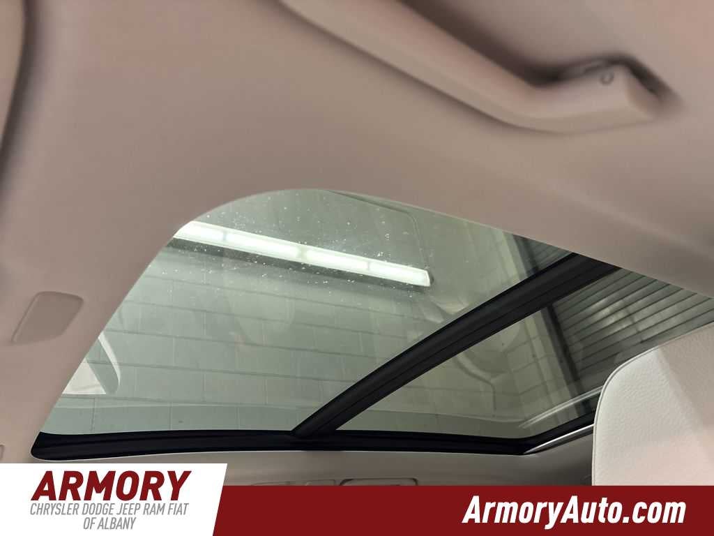 2024 Volvo XC60 Plus Dark Theme