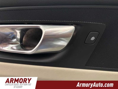 2024 Volvo XC60 Plus Dark Theme