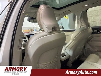 2024 Volvo XC60 Plus Dark Theme