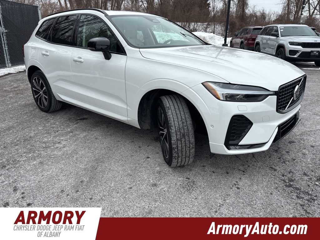 2024 Volvo XC60 Plus Dark Theme