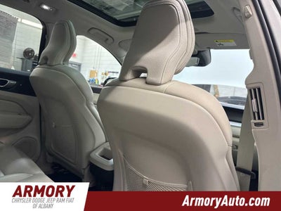 2024 Volvo XC60 Plus Dark Theme