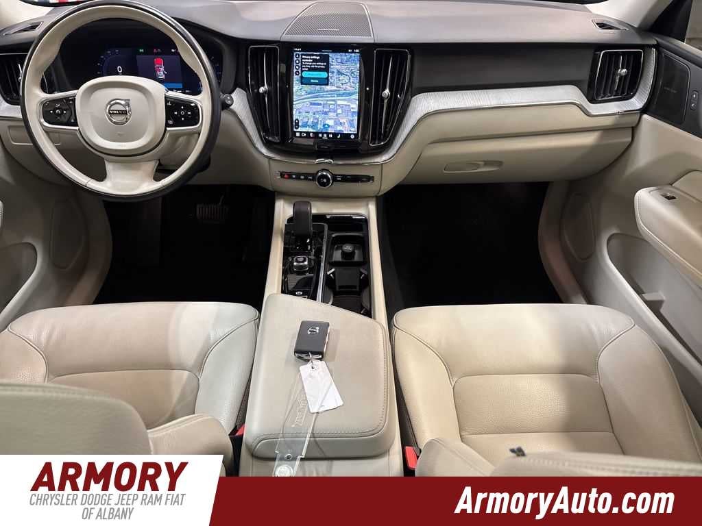 2024 Volvo XC60 Plus Dark Theme