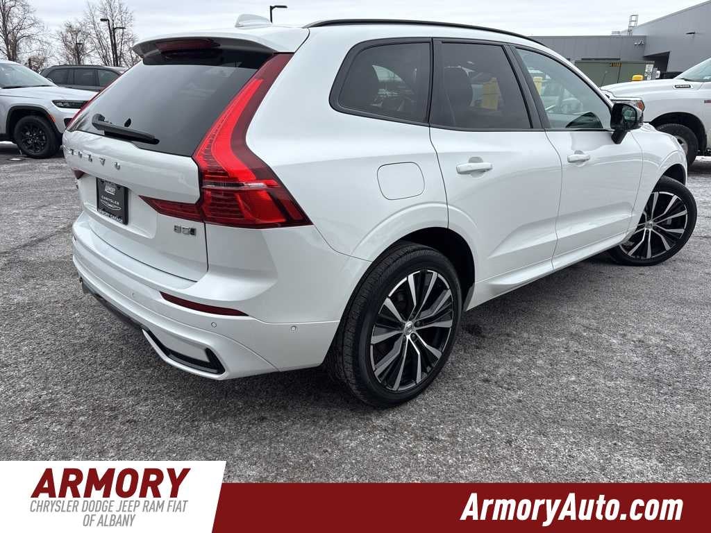 2024 Volvo XC60 Plus Dark Theme